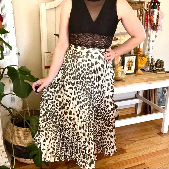 New! H&M Metallic Animal Print Pleated Midi Skirt Size 6 - Picture 4 of 7